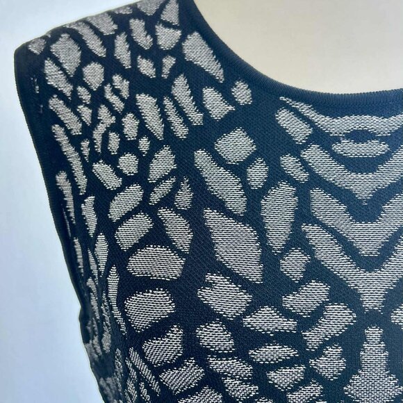 Carmen Marc Valvo Black & Grey Textured Jacquard Sleeveless Sheath Dress – US M - Picture 11 of 12